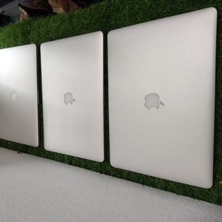 Apple Macbook Pro Corei7 A1398 with 16 gb ram 256 ssd